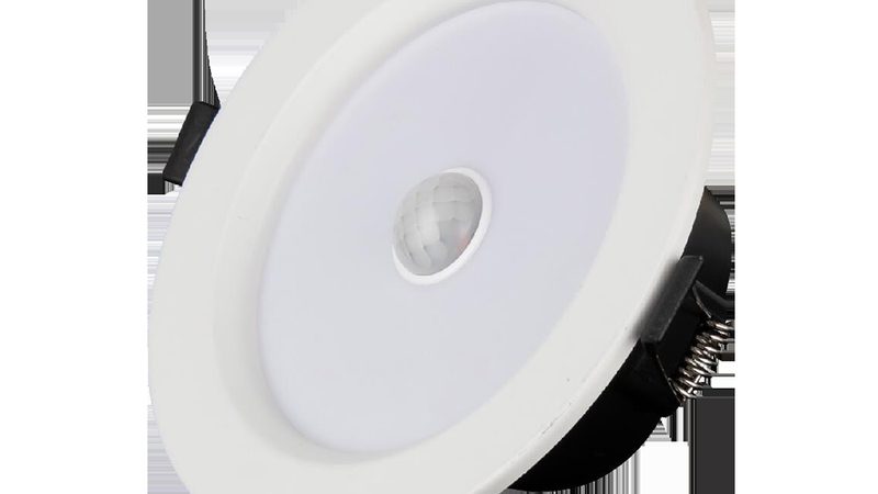 LED路灯和高压钠灯，到底谁更省电？别只看功率