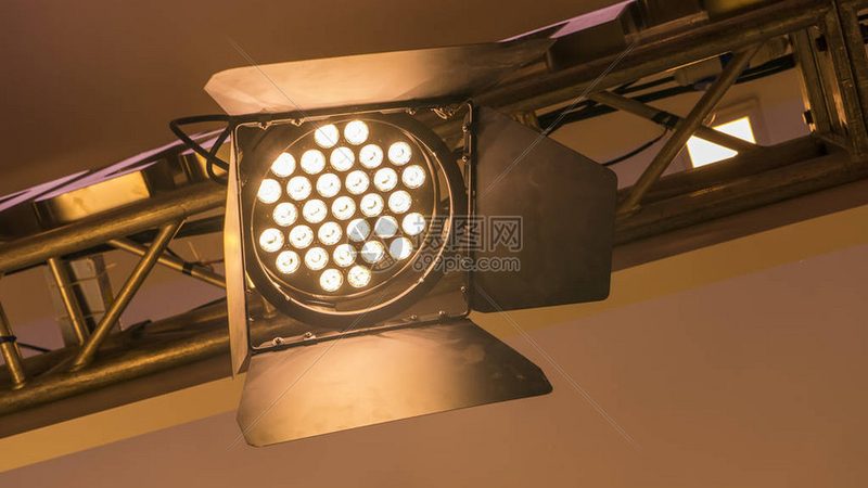户外照明升级，防水智能灯批发价格如何？**